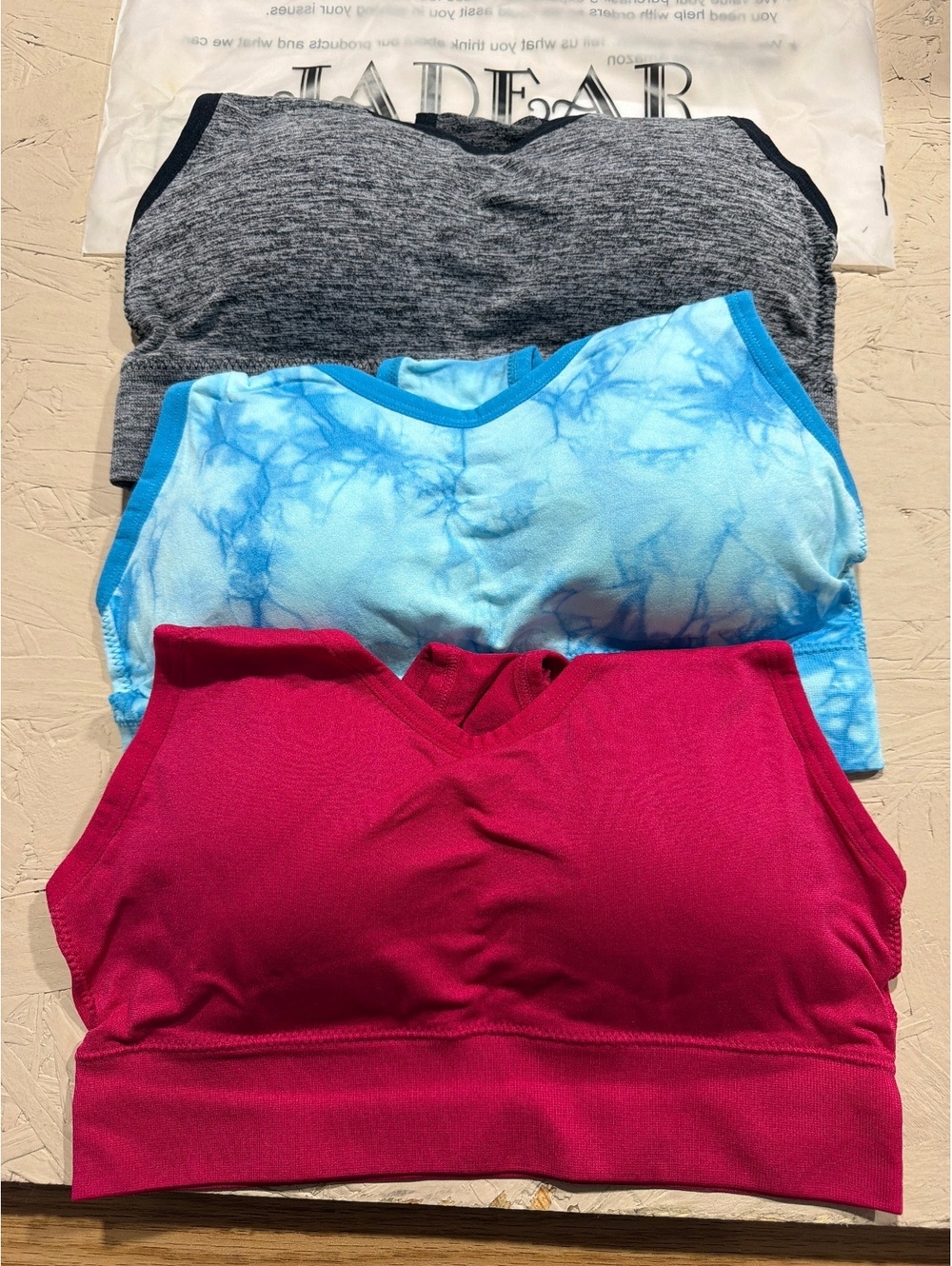 JADEAR Women’s Seamless Sports Bra / Workout Crop Top – Multiple Colors